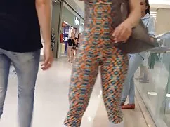یک مرد با یک مرد جدی ...