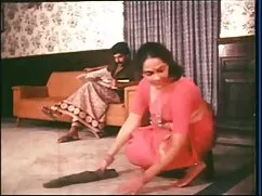 یک مرد قد بلند خوردن ...