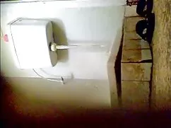 دختر در حمام. جدیدتر ...